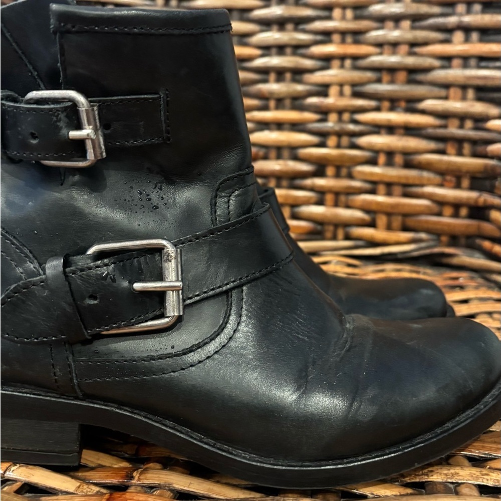 Steve Madden Women's Cain Buckle Booties Black Leather in size 7 - Picture 4 of 15